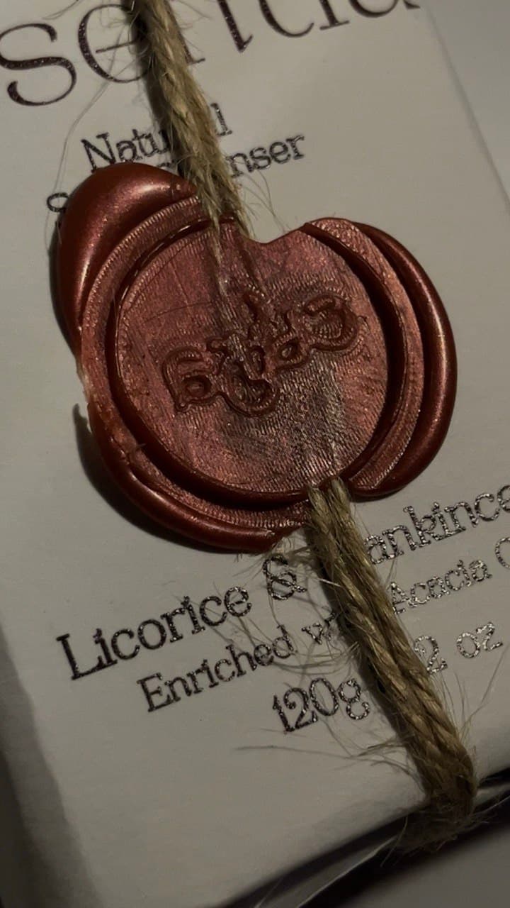 Licorice & Frankincense Solid Cleanser view 3